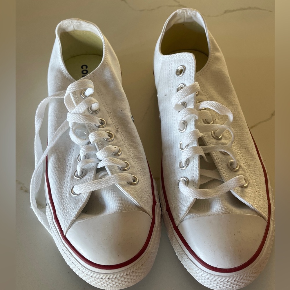 NEW White Converse Chuck Taylor’s Women/Men